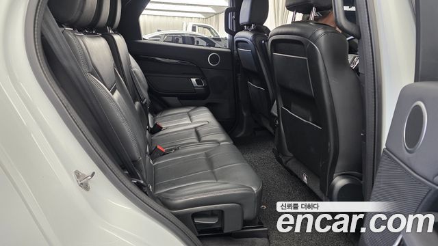 Land Rover Discovery 2019 — photo 17