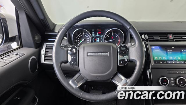 Land Rover Discovery 2019 — photo 18