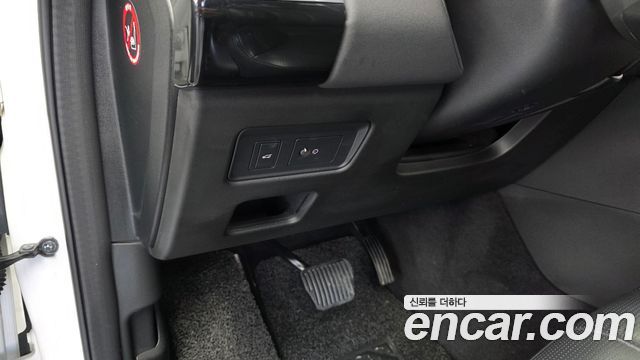 Land Rover Discovery 2019 — photo 24