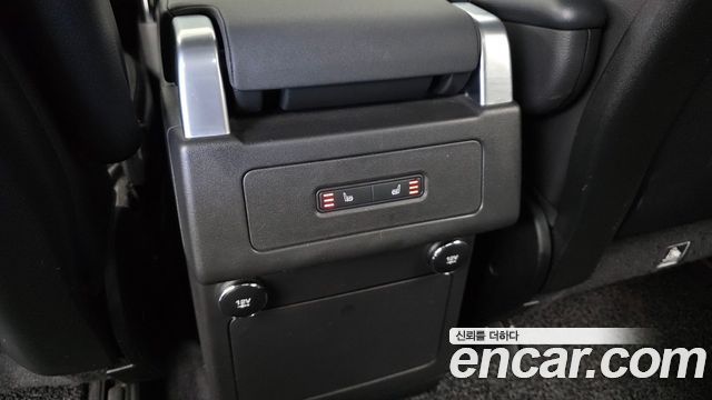 Land Rover Discovery 2019 — photo 25