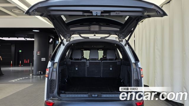 Land Rover Discovery 2019 — photo 26