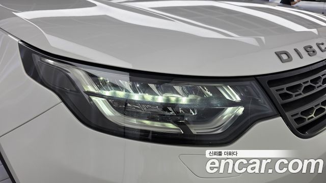 Land Rover Discovery 2019 — photo 8