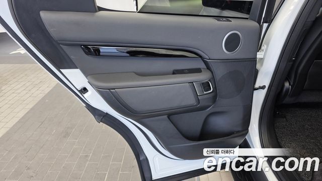 Land Rover Discovery 2019 — photo 15
