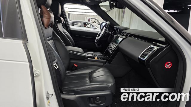 Land Rover Discovery 2019 — photo 16