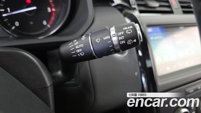 Land Rover Discovery 2019 — photo 28