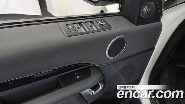 Land Rover Discovery 2019 — photo 29