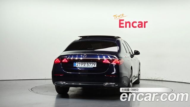 Mercedes-Benz E-Class 2024 — photo 4