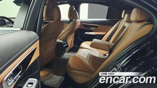 Mercedes-Benz E-Class 2024 — photo 11