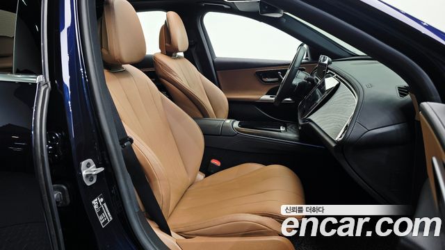 Mercedes-Benz E-Class 2024 — photo 12