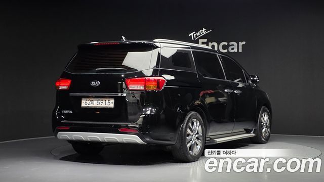 Kia Canival 2016 — photo 2