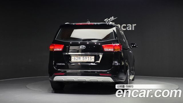 Kia Canival 2016 — photo 4