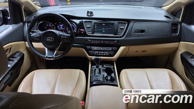 Kia Canival 2016 — photo 10