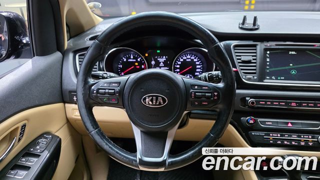 Kia Canival 2016 — photo 19