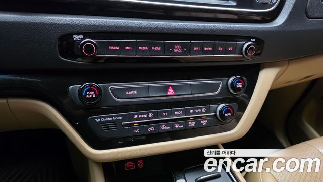 Kia Canival 2016 — photo 22