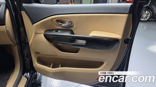 Kia Canival 2016 — photo 15