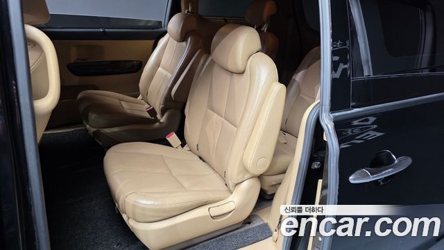 Kia Canival 2016 — photo 16