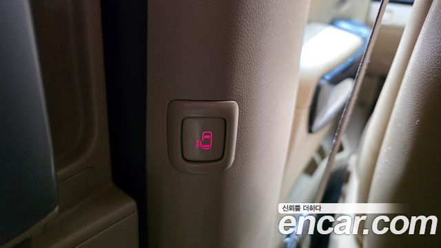 Kia Canival 2016 — photo 32