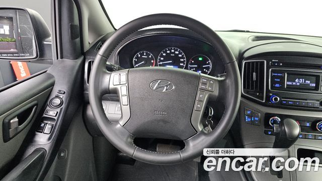 Hyundai Starex 2019 — photo 16