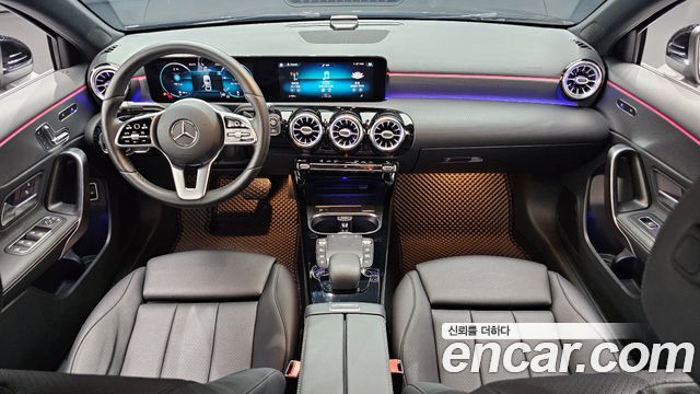 Mercedes-Benz A-Class 2021 — photo 10