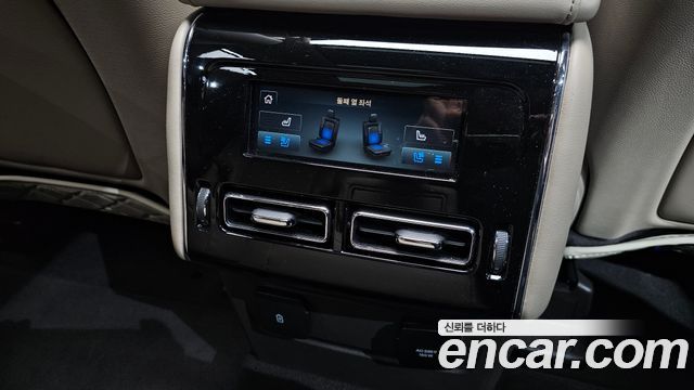 Lincoln Aviator 2021 — photo 25