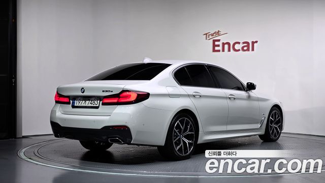 BMW 5-Series 2021 — photo 2