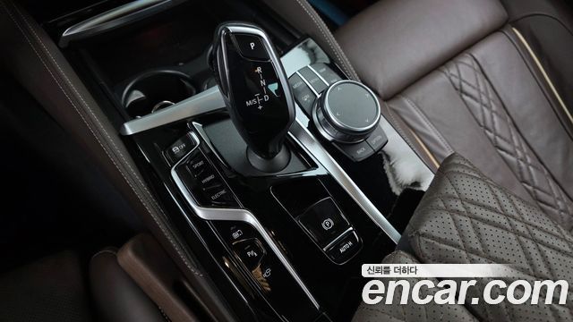 BMW 5-Series 2021 — photo 9