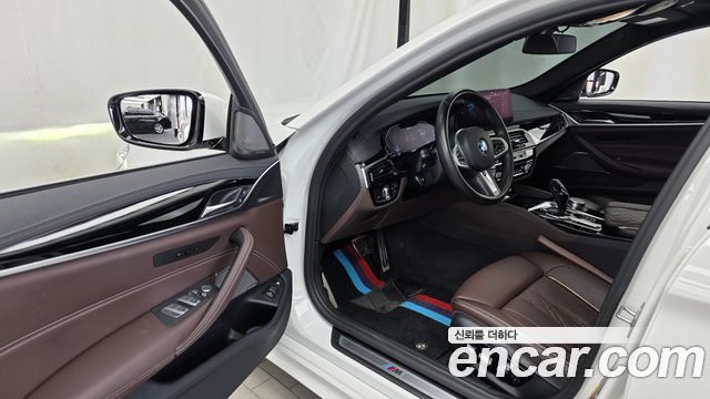 BMW 5-Series 2021 — photo 10