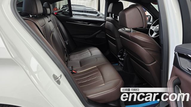 BMW 5-Series 2021 — photo 12