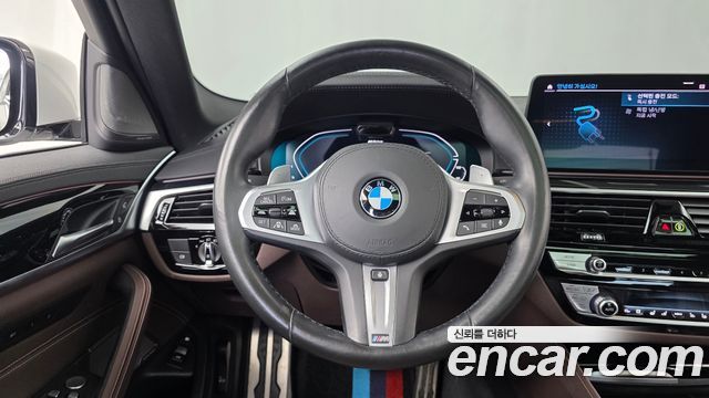 BMW 5-Series 2021 — photo 13