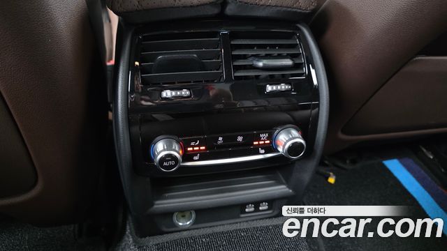 BMW 5-Series 2021 — photo 18