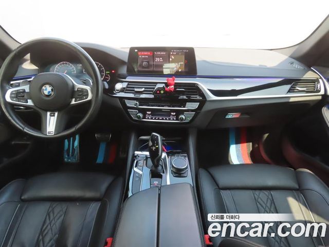 BMW 5-Series 2019 — photo 8