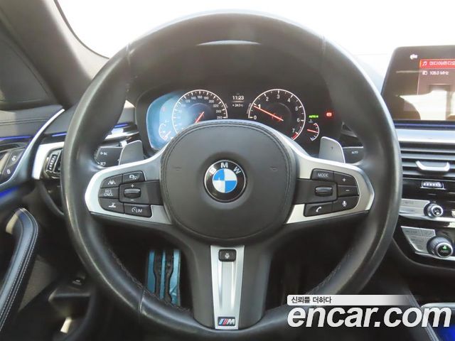 BMW 5-Series 2019 — photo 10