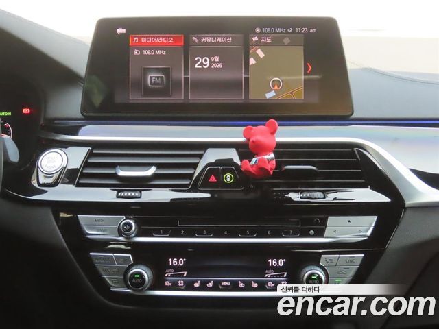 BMW 5-Series 2019 — photo 11