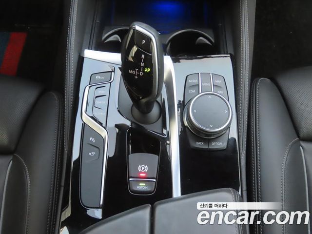 BMW 5-Series 2019 — photo 12