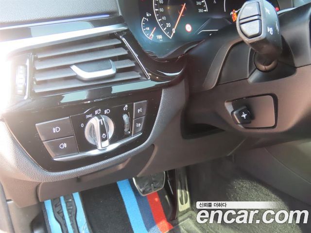 BMW 5-Series 2019 — photo 14