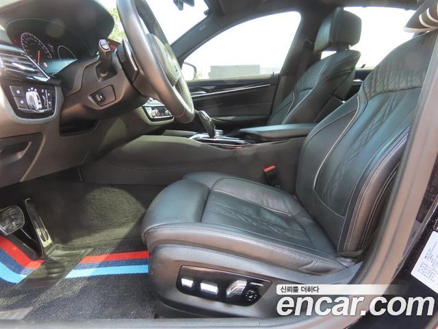 BMW 5-Series 2019 — photo 15
