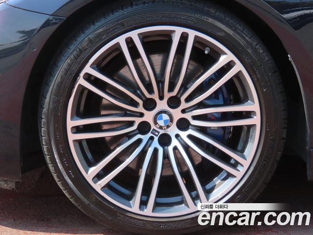 BMW 5-Series 2019 — photo 20