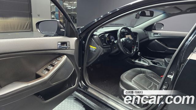 Kia K5 2011 — photo 10