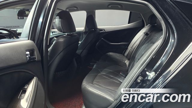 Kia K5 2011 — photo 12