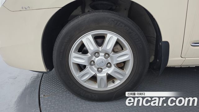 Kia Carens 2011 — photo 5