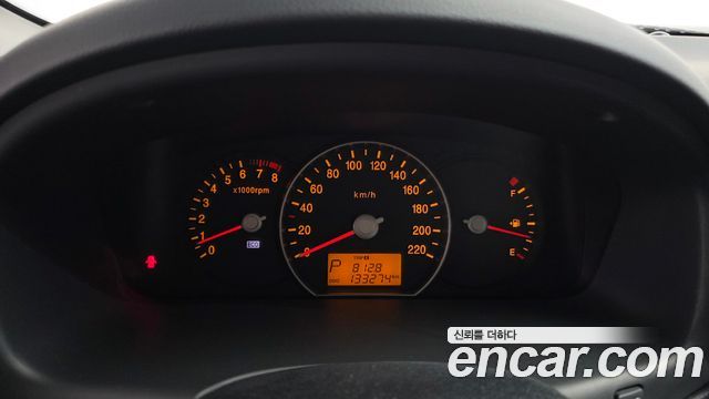 Kia Carens 2011 — photo 8