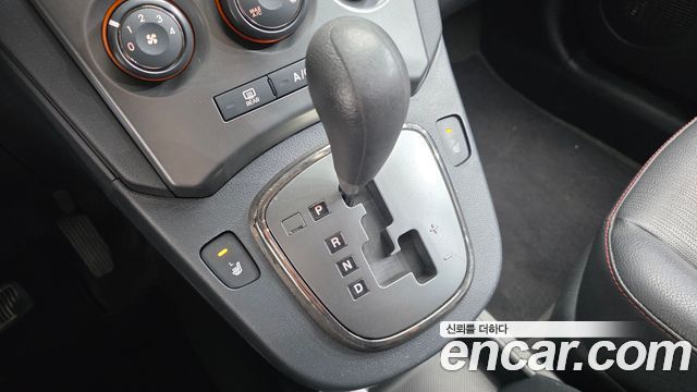 Kia Carens 2011 — photo 9