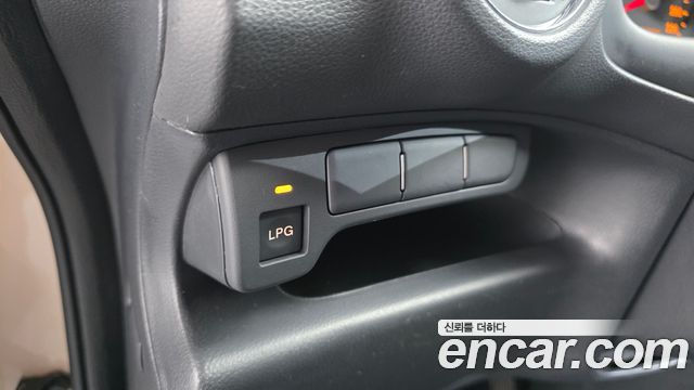 Kia Carens 2011 — photo 12