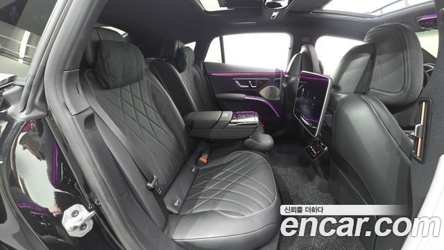 Mercedes-Benz EQS 2023 — photo 18
