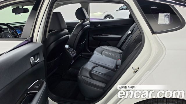 Kia K5 2016 — photo 12