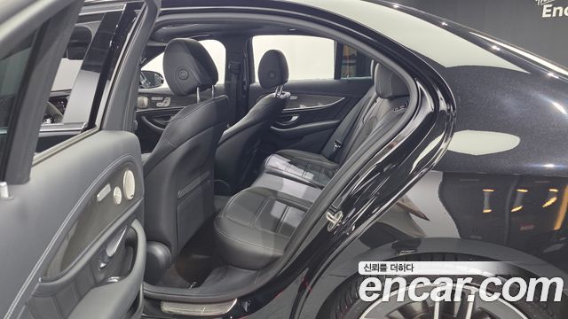 Mercedes-Benz E-Class 2021 — photo 17
