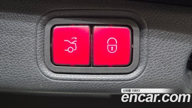 Mercedes-Benz E-Class 2021 — photo 24