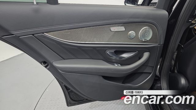 Mercedes-Benz E-Class 2021 — photo 15