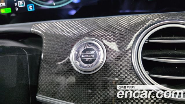 Mercedes-Benz E-Class 2021 — photo 28