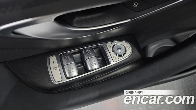 Mercedes-Benz E-Class 2021 — photo 30